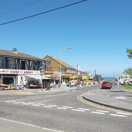 2 Bedroom Caravan With Sea Views Eastchurch Bagian luar foto