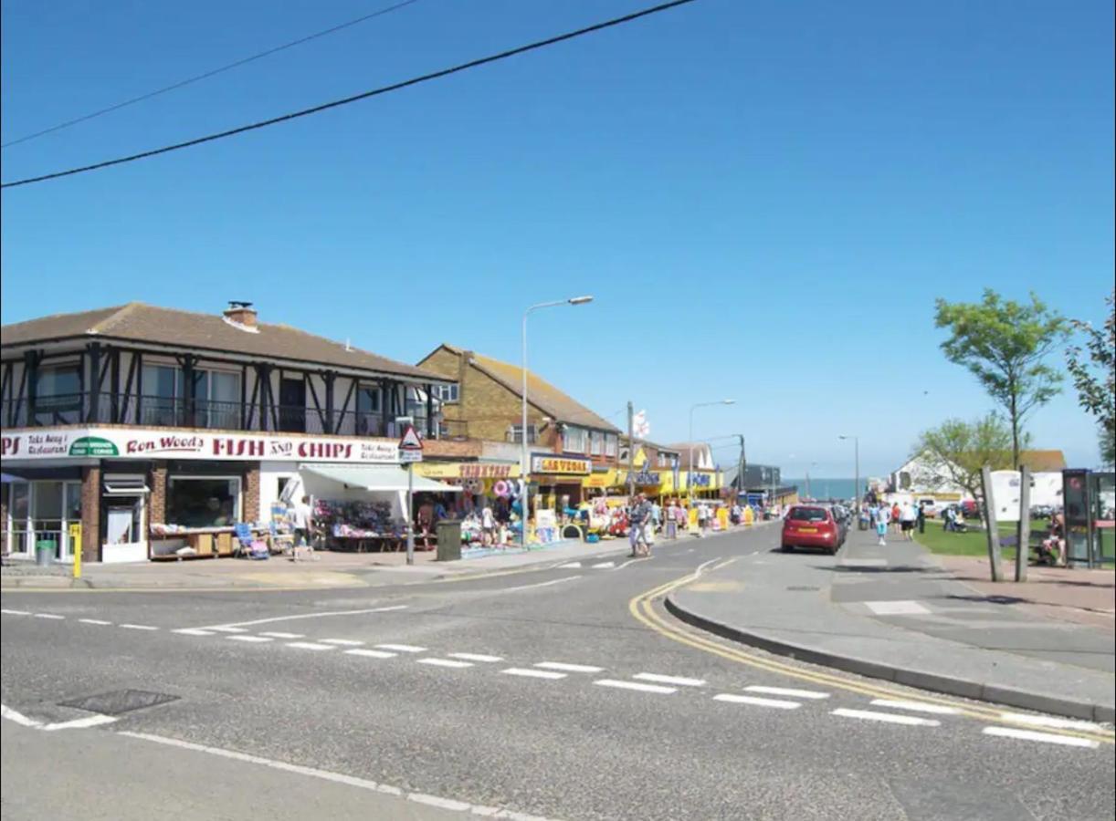 2 Bedroom Caravan With Sea Views Eastchurch Bagian luar foto