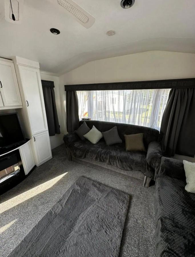 2 Bedroom Caravan With Sea Views Eastchurch Bagian luar foto