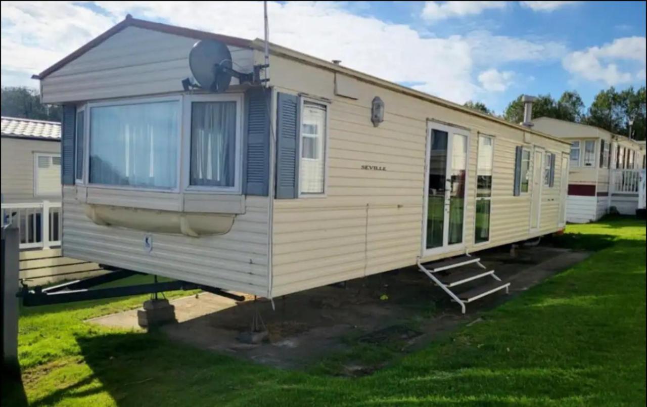 2 Bedroom Caravan With Sea Views Eastchurch Bagian luar foto