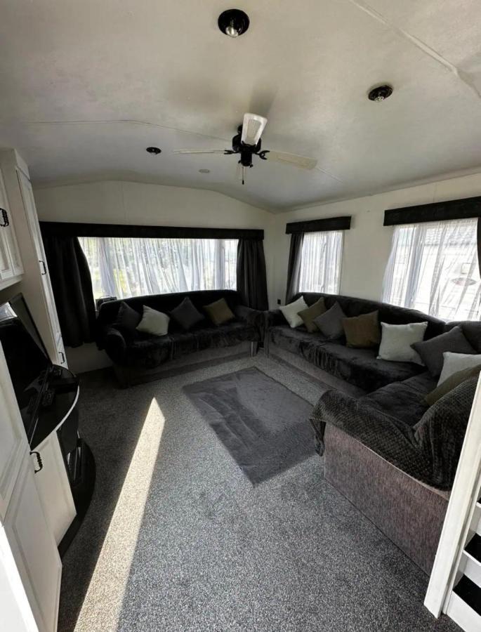 2 Bedroom Caravan With Sea Views Eastchurch Bagian luar foto