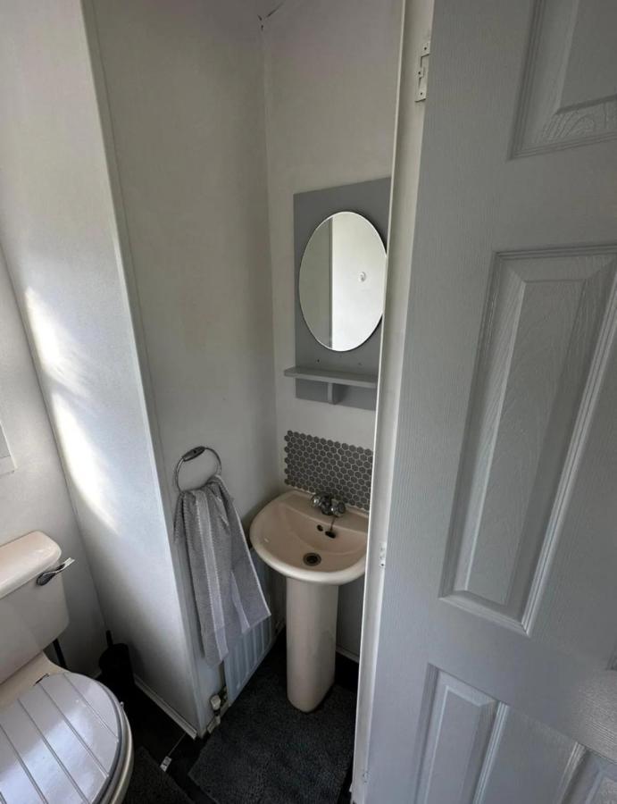 2 Bedroom Caravan With Sea Views Eastchurch Bagian luar foto