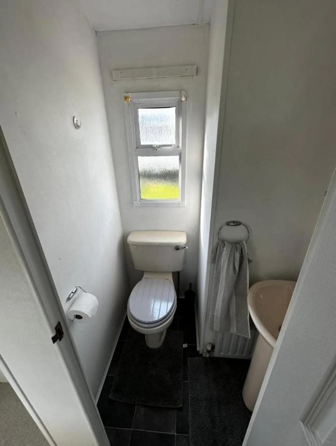 2 Bedroom Caravan With Sea Views Eastchurch Bagian luar foto